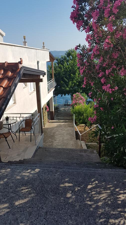 Apartments Coko Omiš Exterior foto